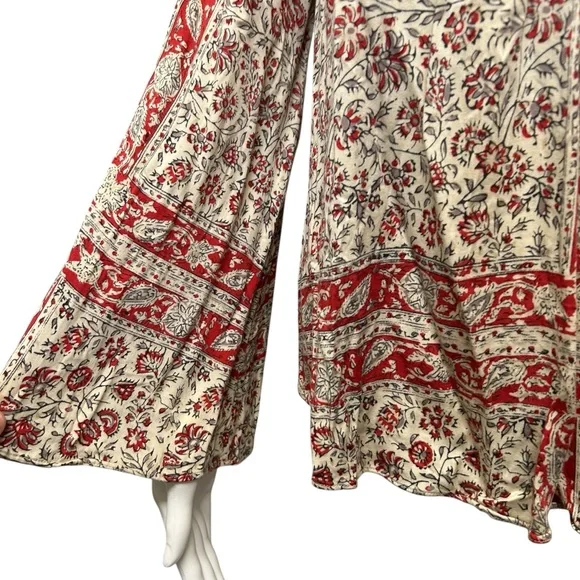 Chaser Red Off White Floral Deep V Boho Top Size M - Picture 3 of 8